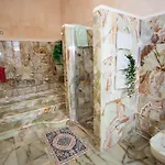 Ghiringhelli לינה וארוחת בוקר 4*